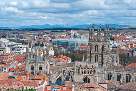 西班牙布尔戈斯市和大教堂的鸟眼观背景