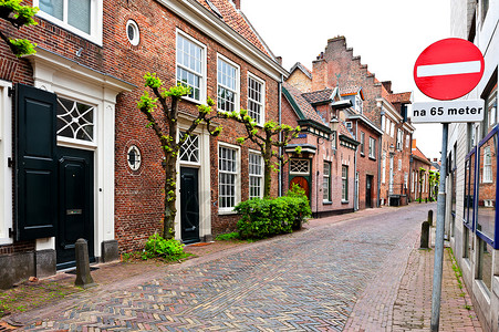 荷兰阿默斯福特市的狭小街图片