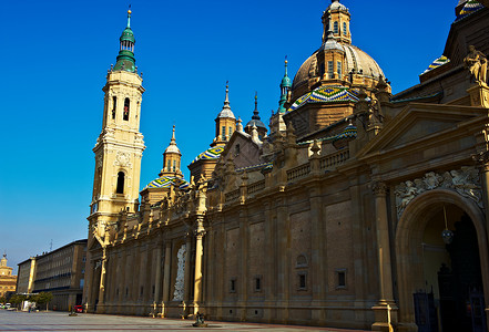 西班牙萨拉戈巴西利卡支柱会圣母教堂图片
