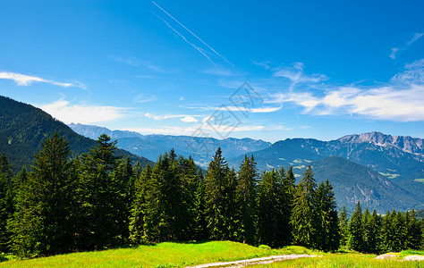 德国巴伐利亚阿尔卑斯山中午图片