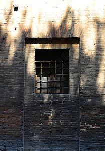 意大利旧监狱的隔缝窗口图片