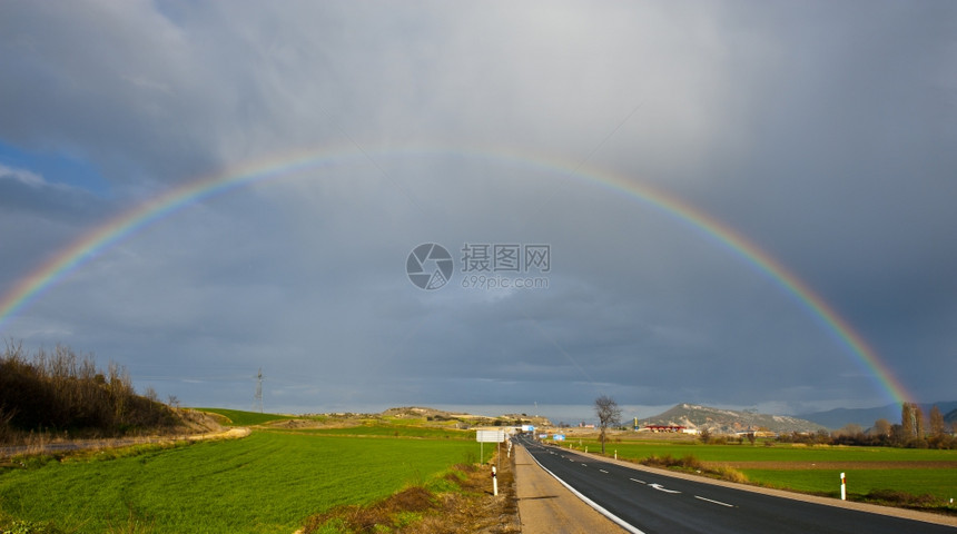 西班牙的雨天比利牛的彩虹图片