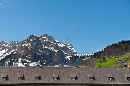 雪峰阿尔卑斯山背景屋顶瑞士图片
