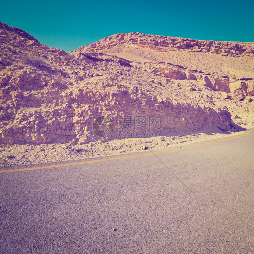 内盖夫沙漠大克拉特上方的阿法路回溯效应图片