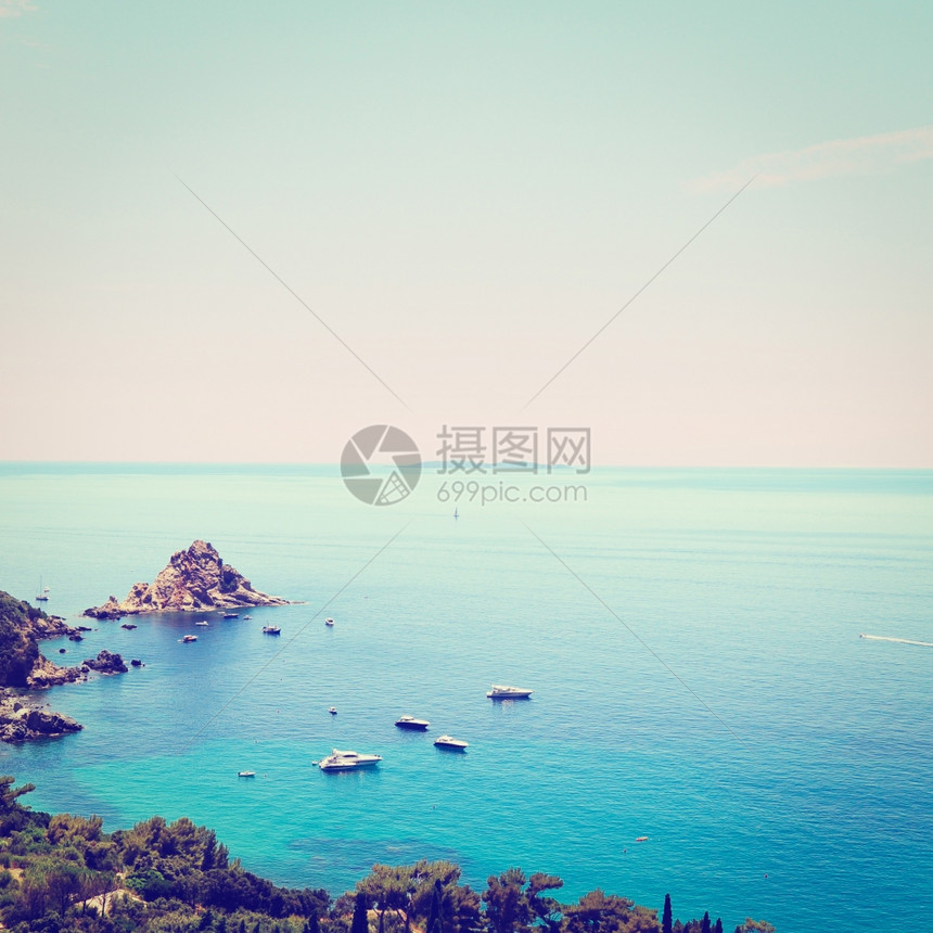 意大利海景与山丘和缩海岸线日落回溯效应图片