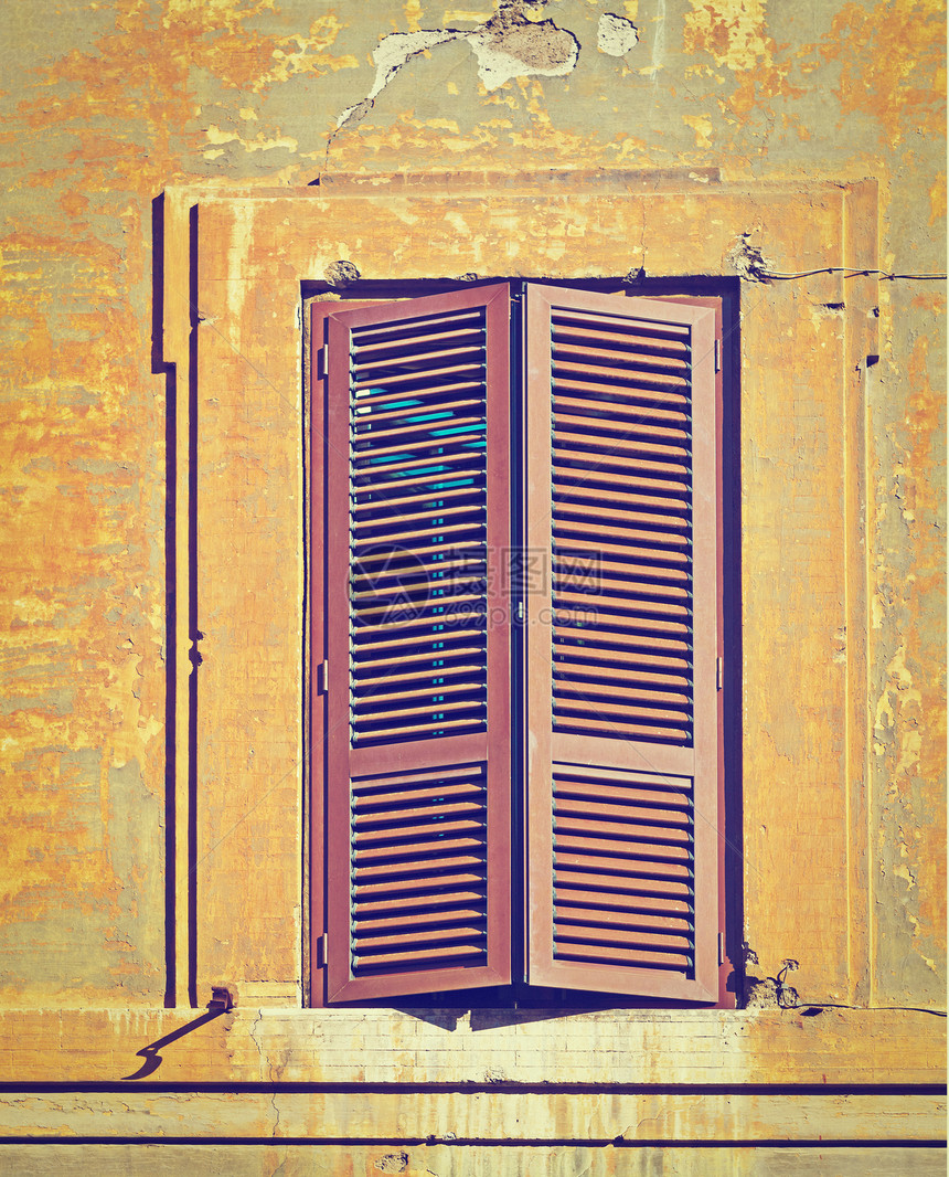 意大利窗口在罗马装有关闭的木制航天器意大利窗口Instagram效应图片