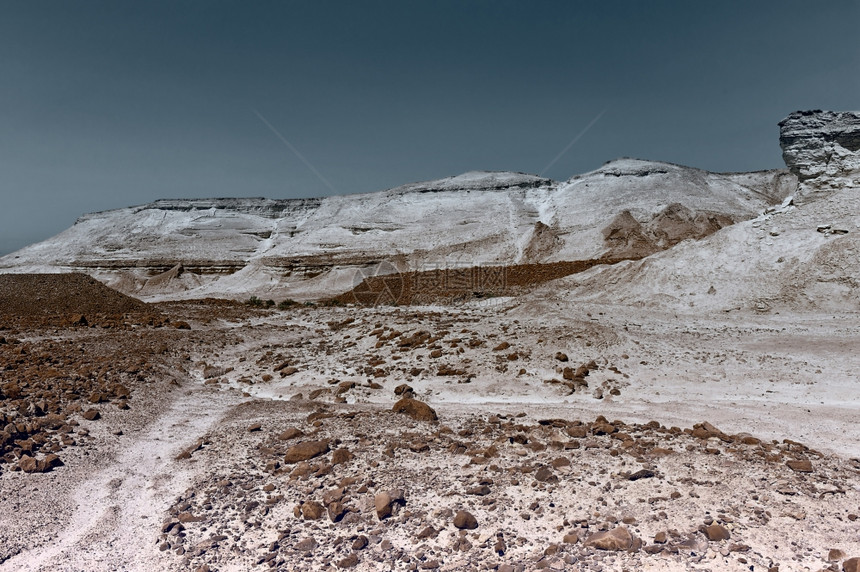 西岸犹太沙漠的峡谷图片