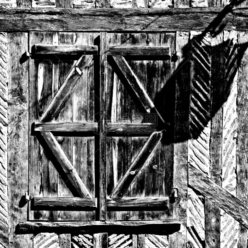 法国窗口由关闭的Wooden百叶窗VintageStyleToned图片图片