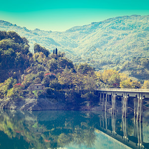 意大利阿彭尼内斯河上大桥Instagram效应图片