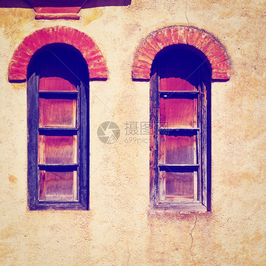 视窗在旧西班牙大厦的视窗上Instagram效应图片