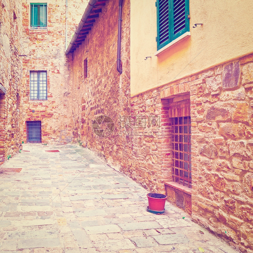 意大利Cetona市与旧楼相伴的狭小街道Instagram效应图片