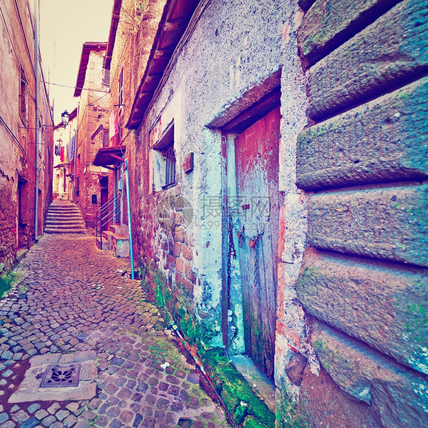 意大利山洞城旧楼的窄巷Instagram效应图片