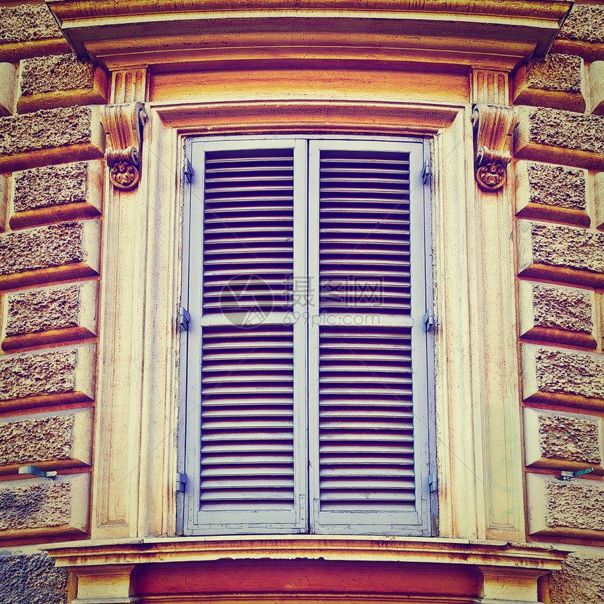 意大利罗马旧楼关闭窗口Instagram效应图片