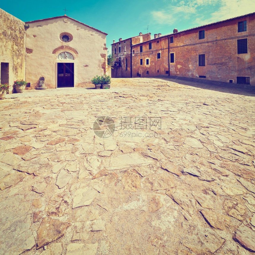 意大利中世纪市旧教堂广场Instagram效应图片