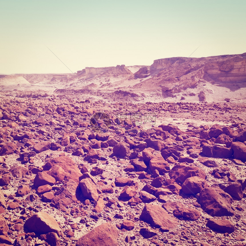 约旦河西岸犹太沙漠的石头Instagram效应图片