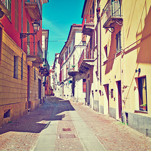 意大利房屋之间的窄巷图片