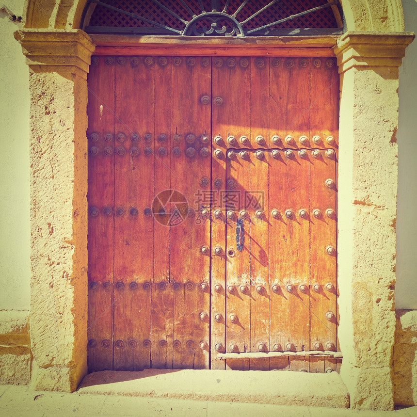 Wooden古代西班牙门历史中心Instagram效应图片