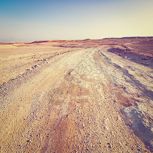日落在以色列的石沙漠上Instagram效应图片