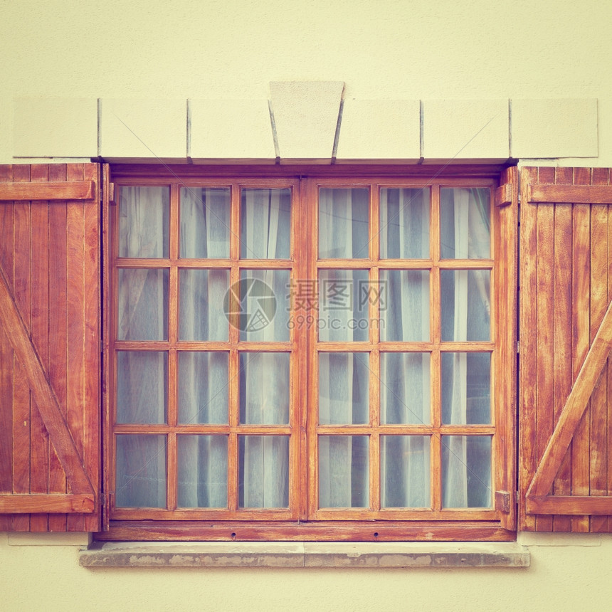 关闭窗口在西班牙城装有开关Instagram效应图片