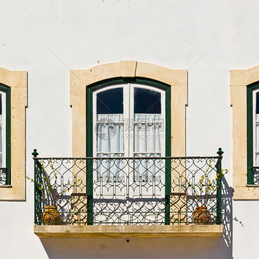 葡萄牙带阳台的老建筑图片