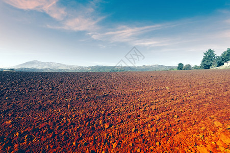 普洛斯物流园在日落秋天拉齐奥的普洛斯平山背景