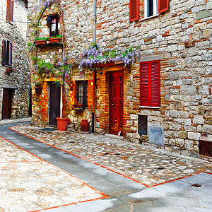 意大利Doglio市与旧建筑的窄巷图片