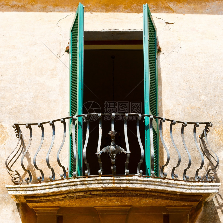 意大利老式建筑阳台图片