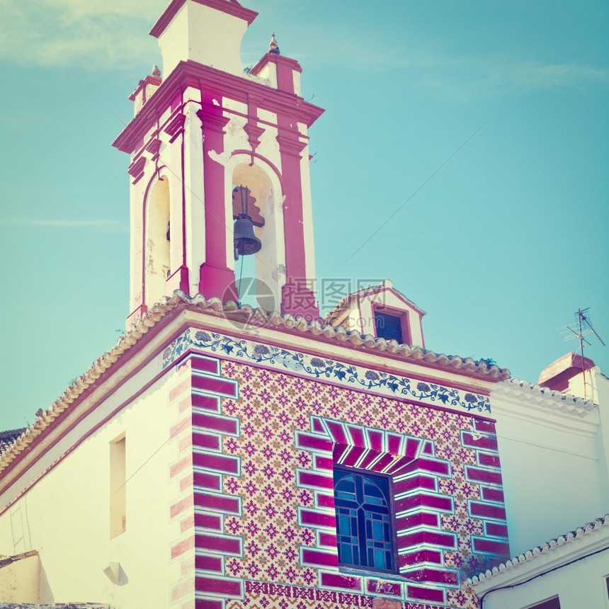 西班牙带钟楼的天主教堂Instagram效果图片