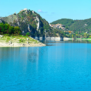 意大利湖木化海岸图片