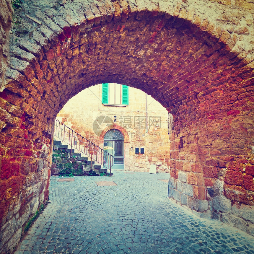 意大利中世纪市旧拱门Instagram效应图片