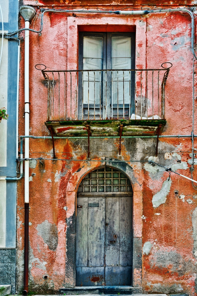 西里市阿梅纳广场的旧房子图片图片