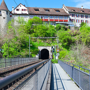 瑞士阿尔卑斯山城市地下铁路隧道高清图片