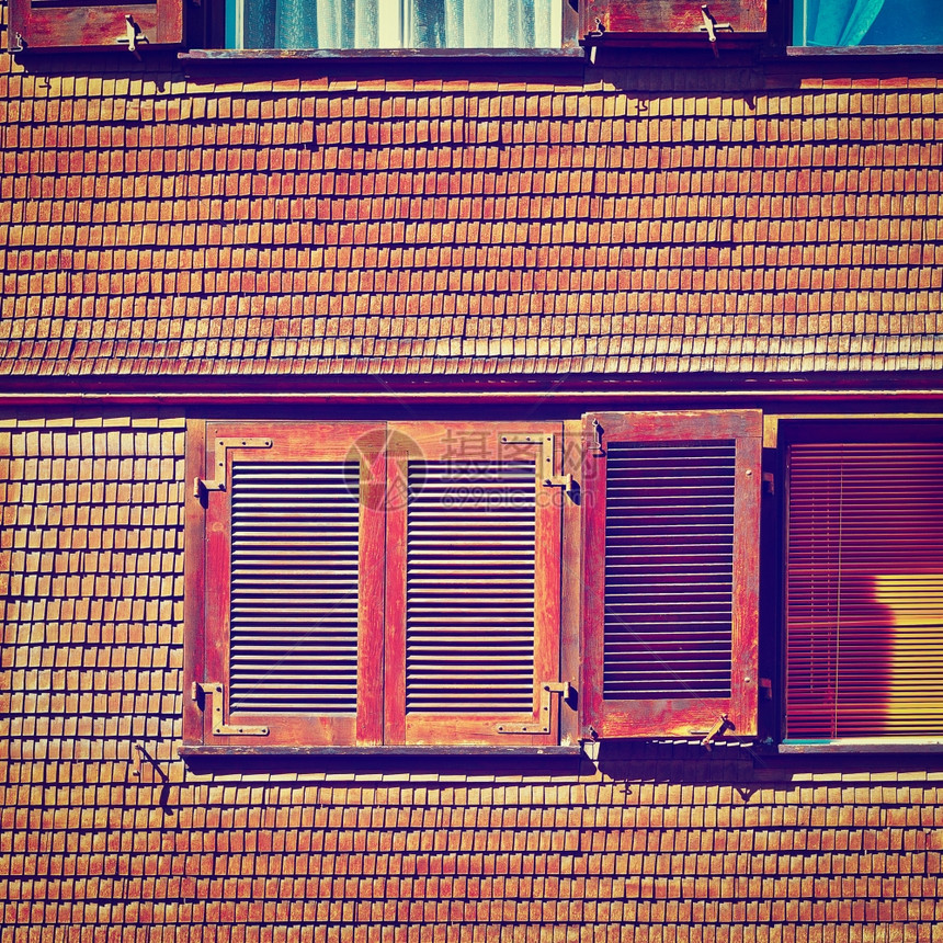 瑞士木屋正面的窗户Instagram效果图片