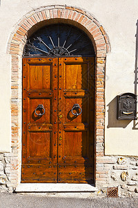 历史中心有邮箱的意大利Wooden门图片