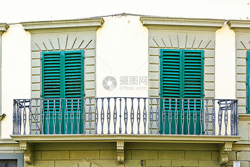 意大利阳台的百叶窗图片