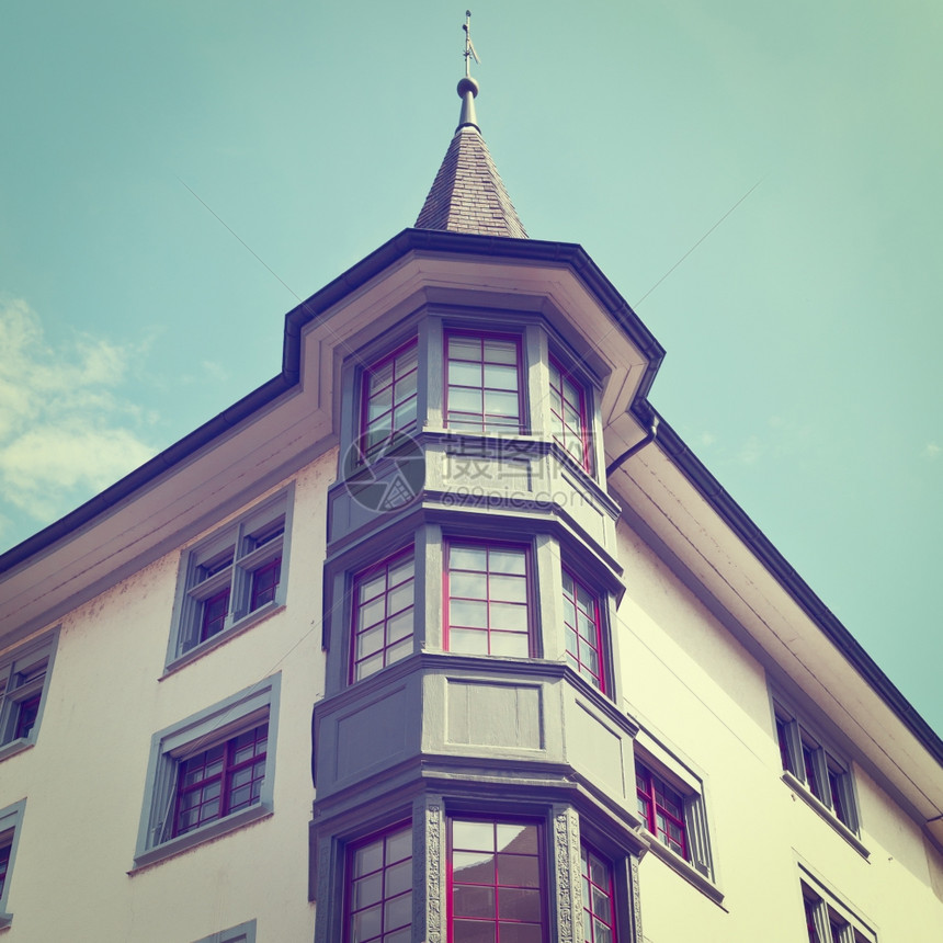瑞士之家的翻修旧楼台图片