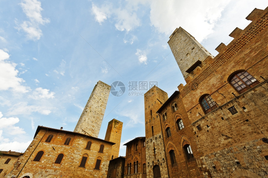 意大利中世纪吉米尼纳诺市的中世纪塔图片