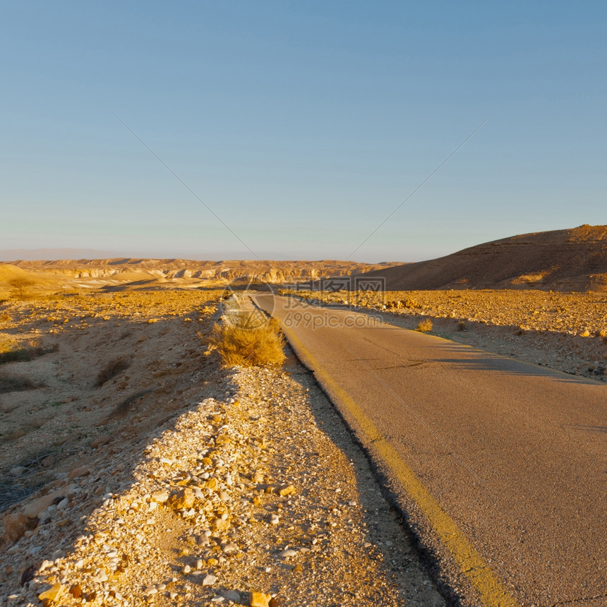 以色列内盖夫沙漠的阿法特路图片