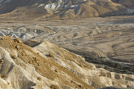 以色列内盖夫沙漠的石块图片