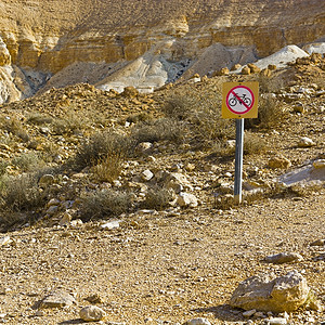禁止骑自行车在沙漠中行驶的道路标志图片