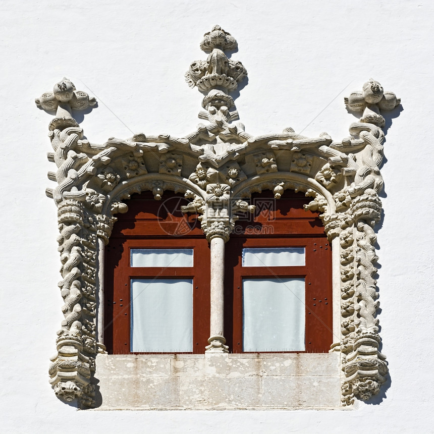 葡萄牙语家庭长城中的巴洛克风格窗口图片