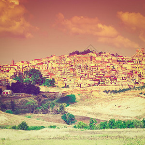 日落时分西西里中世纪城市皮埃特拉佩里亚的景色Instagram特效图片