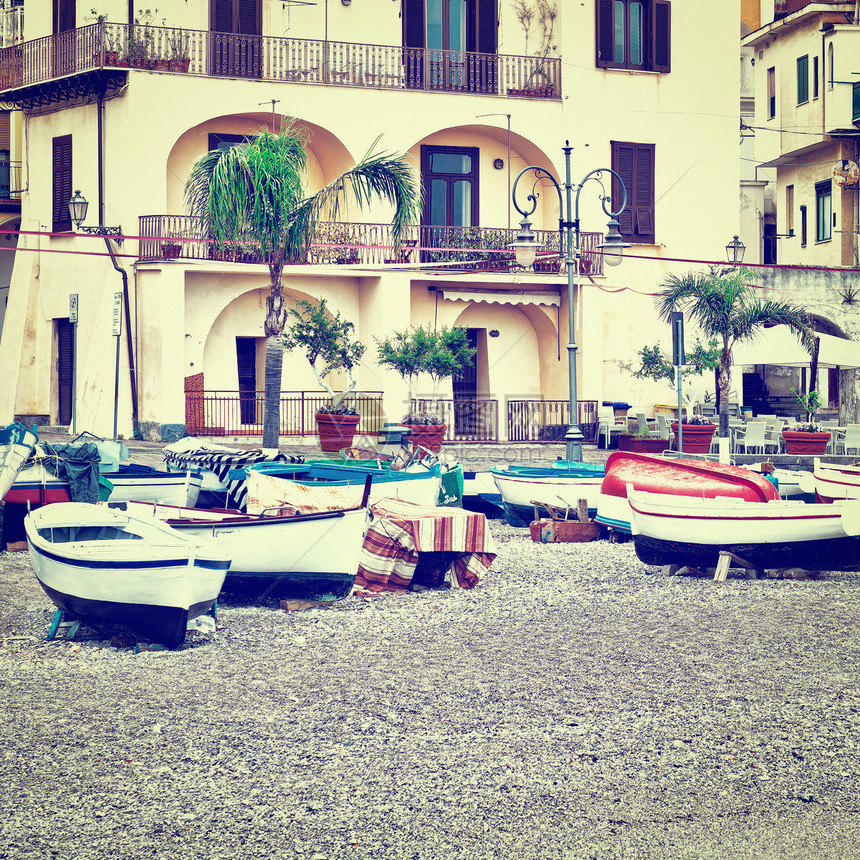 意大利塞塔拉市地中海岸的木制船只图片