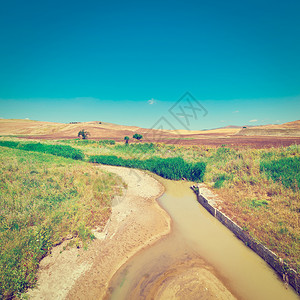 西里山之间的河Instagram效应图片