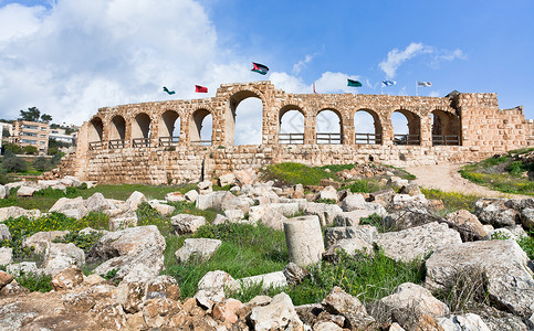 约旦杰拉萨耶拉什希腊罗马城的城墙高清图片