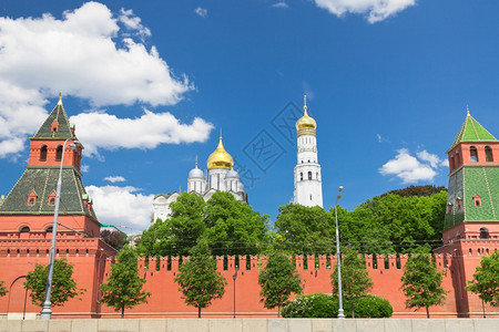 莫斯科城墙和教堂克里姆林宫夏日高清图片