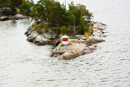 位于瑞典群岛石的小型信标图片