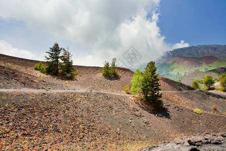 西里埃特纳火山的熟岩地上道图片
