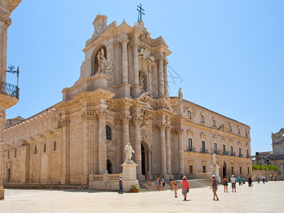 人教堂201年7月3日意大利锡拉库扎SyracuseDuomo和大教堂广场背景
