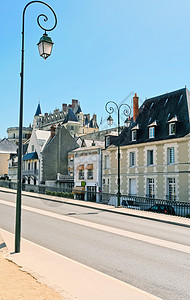 法国安博伊思市中世纪镇城道路背景图片